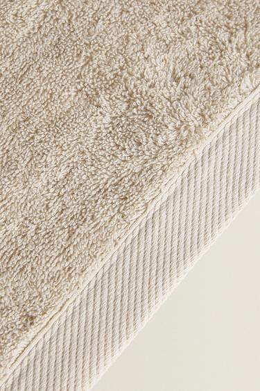 (500 GXM²) PLAIN COTTON TERRY BATH TOWEL - Sand by Zara
