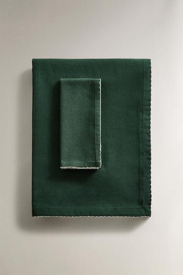 SCALLOPED TABLECLOTH - Green by Zara