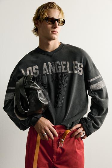 VINTAGE WASH EFFECT CROPPED FIT PATCH SWEATSHIRT - Black by Zara