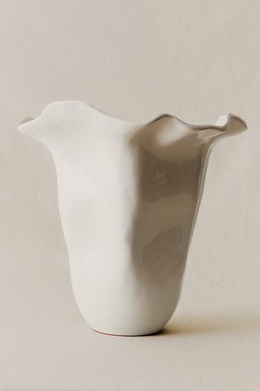 SHINY WAVY EARTHENWARE VASE - white by Zara