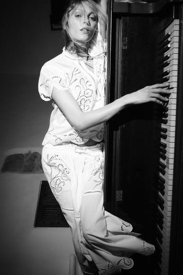 Zara {名称} - {颜色}