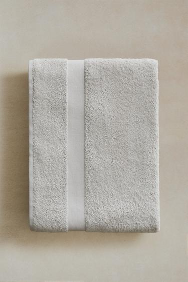PREMIUM COTTON BATH TOWEL (600 GXM²) - Light grey by Zara