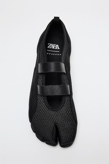 BALLET FLATS WITH ELASTIC STRAPS - Black by Zara