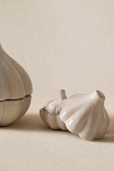 TERRACOTTA GARLIC STORAGE JAR - Cream by Zara