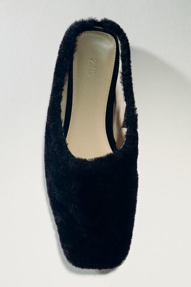 LIMITED EDITION LEATHER FLAT SHOES - Black by Zara