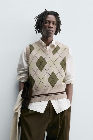 ARGYLE KNIT VEST - Beige by Zara
