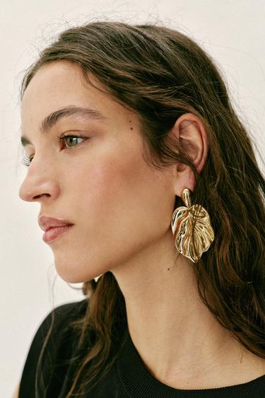 MAXI METAL LEAF EARRINGS - Golden by Zara - Image 0