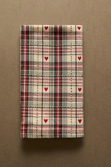 PACK OF DYED THREAD CHRISTMAS HEART NAPKINS (PACK OF 2) - Red by Zara