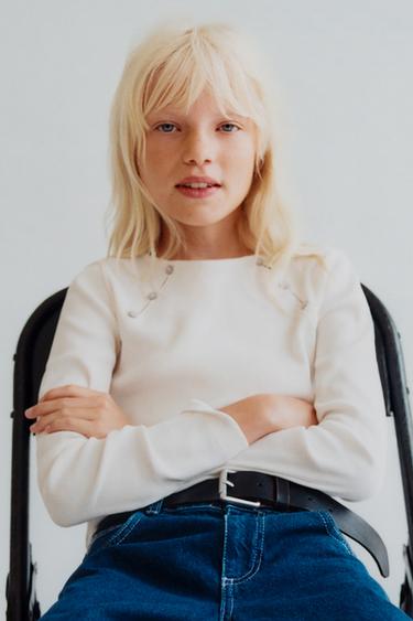 RIBBED CUT-OUT BUTTON T-SHIRT - Ecru by Zara