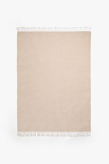 CHENILLE THROW - Light beige by Zara