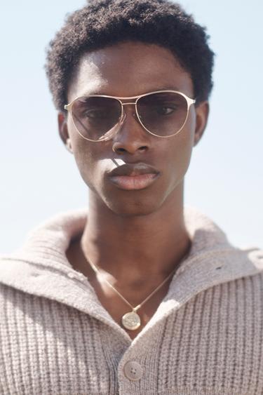 Zara {名称} - {颜色}