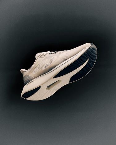 RUNNING SHOES - White by Zara