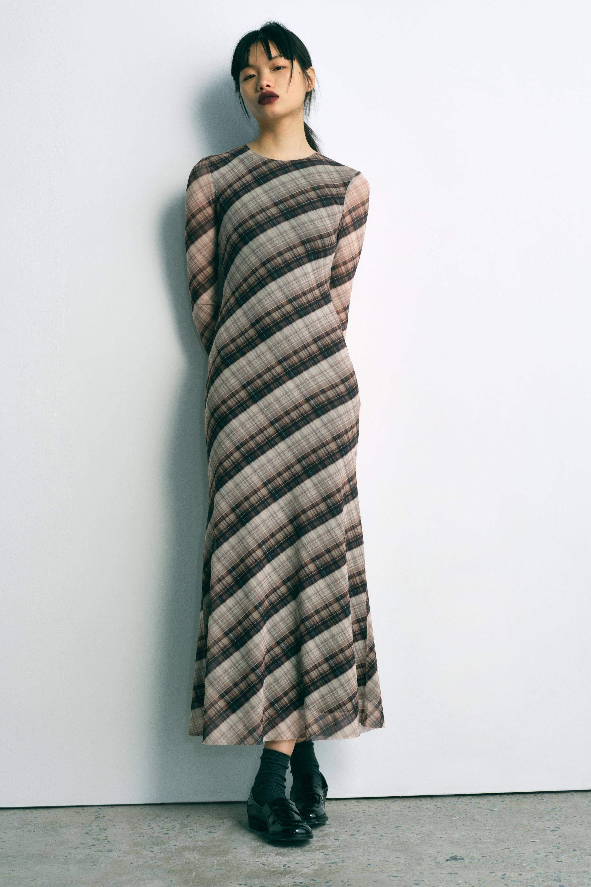 215B18027预购连衣裙👗【包括内搭安全裤】｜裙子有隐形拉链设计