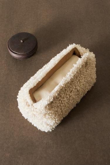 MEDIUM FAUX FUR WASH BAG - Ecru White by Zara