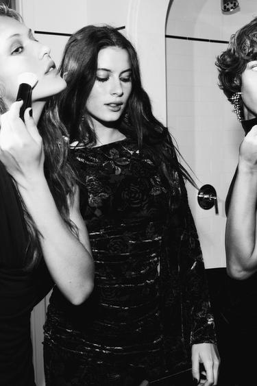 Zara {名称} - {颜色}