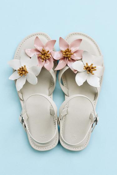 3D FLOWER SANDALS - Ecru White by Zara