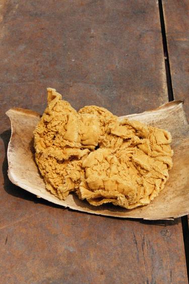 VOLUMINOUS TEXTURED SCRUNCHIE X FANGLU LIN - Mustard by Zara