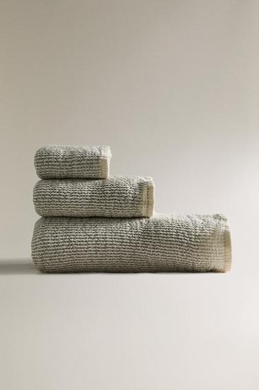 MINI WAFFLE-TEXTURE BATH TOWEL - Greenish by Zara
