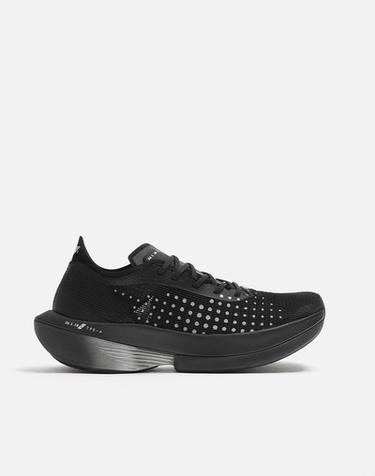 LONG-DISTANCE RUNNING TRAINERS - Black by Zara