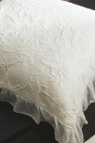 JACQUARD CUSHION COVER WITH RUFFLE - Ecru by Zara