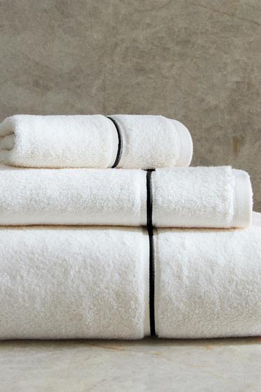 EMBROIDERED TRIM BATH TOWEL - Ecru / Black by Zara