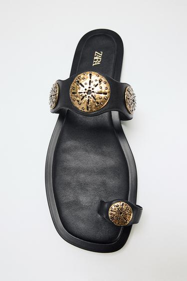 FLAT SANDALS WITH METAL DETAILS - Black by Zara