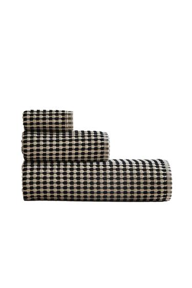 TEXTURED COTTON BATH TOWEL - Black by Zara