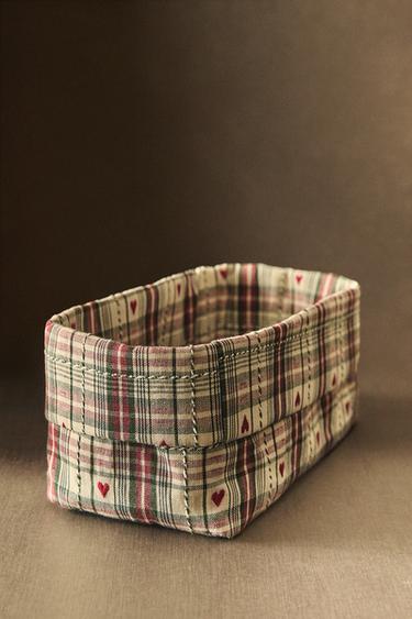 CHRISTMAS BREAD BASKET WITH HEARTS - Red by Zara