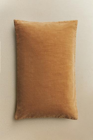 VELVET CUSHION COVER - Beige by Zara