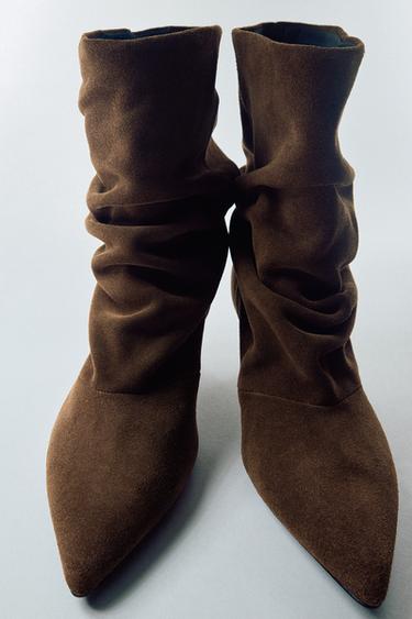 RUCHED SPLIT SUEDE ANKLE BOOTS - Dark tan by Zara