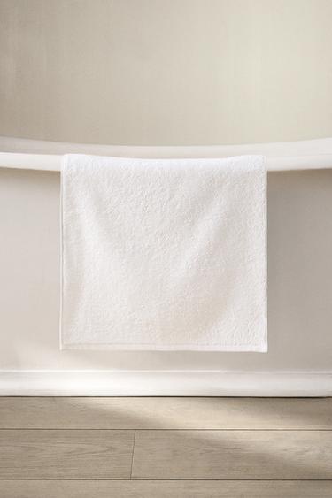 PLAIN BATH MAT - White by Zara