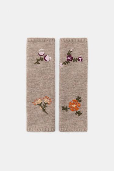 KNIT MITTENS WITH FLORAL EMBROIDERY - camel by Zara