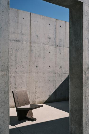 LOUNGE CHAIR 02 - Brown by Zara