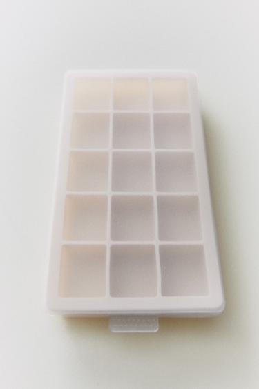 SILICONE ICE BUCKET TRAY WITH 15 ICE CUBES - Cream by Zara