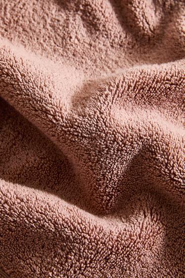 EXTRA SOFT DOUBLE BORDER BATH TOWEL - Pink by Zara