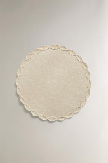 PLACEMAT WITH CHAIN DETAIL - Light beige by Zara