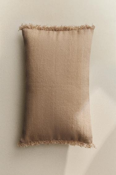 KILIM CUSHION COVER WITH FRINGE - Light beige by Zara
