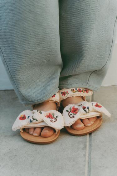 EMBROIDERED SANDALS - Ecru White by Zara