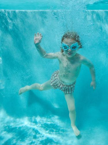 2-6 YEARS / STRIPED TEXTURED SWIM SHORTS - Ecru / Green by Zara