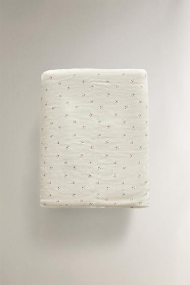 FLORAL MUSLIN BABY TOWEL - Ecru by Zara