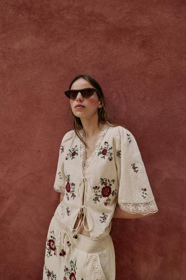 EMBROIDERED FLORAL TOP - Ecru by Zara