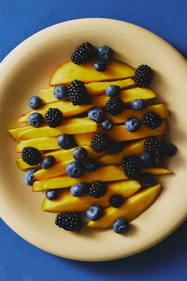 ENAMELLED STONEWARE DINNER PLATE - Cream by Zara