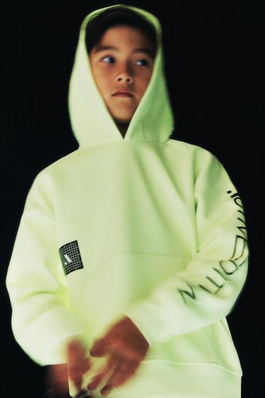 SPORTY LOGO HOODIE - Neon yellow by Zara