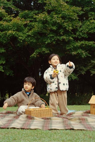 LOOK - Yellow by Zara