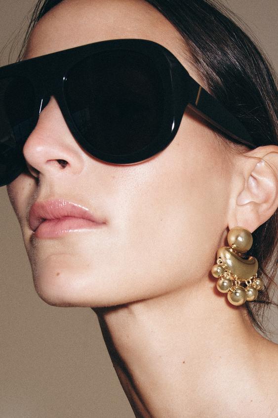 METAL EARRINGS WITH EMBOSSED PIECES - Golden by Zara - Image 0