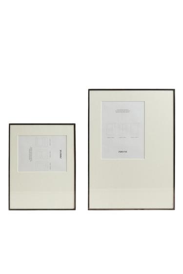 PHOTO FRAME WITH PASSE-PARTOUT - Black by Zara