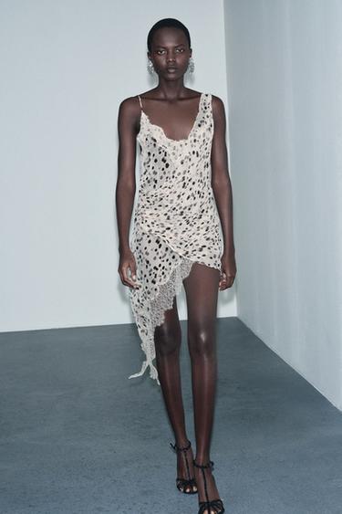 Zara {名称} - {颜色}