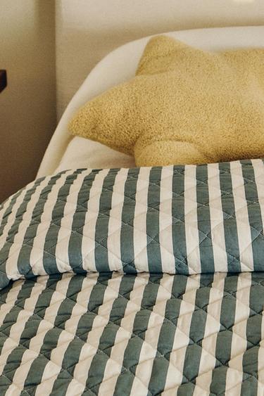 CHILDREN'S STRIPED COTTON QUILT - Green / Blue by Zara