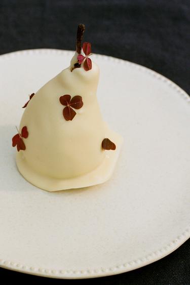 STONEWARE DESSERT PLATE WITH RAISED DESIGN - Cream by Zara