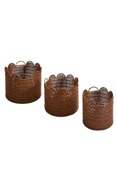 SCALLOPED ROUND RECYCLED PLASTIC BASKET - Brown by Zara